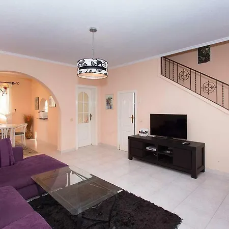 Ch Ronda Dona Pepa Holiday home *